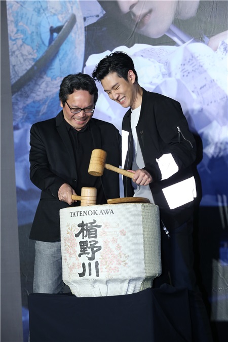 周兴哲为新专辑《爱,教会我们的事》宣传