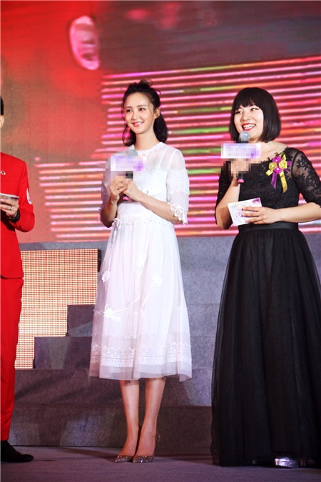 张歆艺丸子头亮相元气十足 嘟嘴搞怪表情包齐上线
