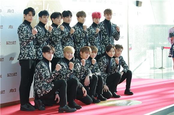 第31届金唱片大赏唱片部门颁奖典礼 Seventeen、I.O.I、防弹少年团等亮相红毯仪式