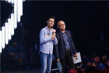 男嘉宾自称不谙世事的“愤青”
