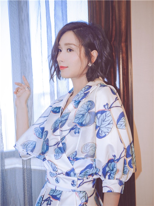 杨恭如居家写真 优雅诠释清新中国风