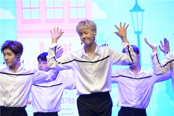 ASTRO举行第四张迷你专辑《Dream Part.01》发售showcase