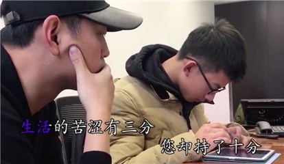 王昱珩陪杨英豪一起训练