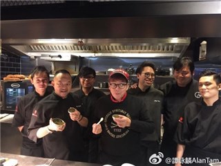 (谭咏麟昨(24日)参加募款餐会 图/翻摄自谭咏麟微博)