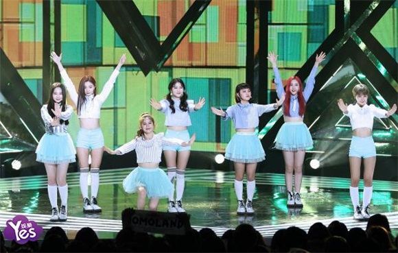 韩国Kriesha Chu、VOISPER、TRCNG、MXM等歌手在首尔SBS电视台参加了SBS MTV《The show》节目的现场直播