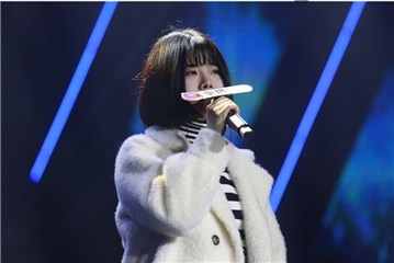 (老陈酒演唱即将发布的新专歌曲《失眠症》助阵)
