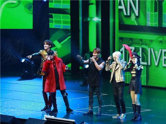 《Running Man》成员宋智孝、李光洙、金钟国、刘在锡、HaHa、池锡辰澳门举行「RUNNING MAN 2017 LIVE TOUR」亚洲巡回粉丝见面会