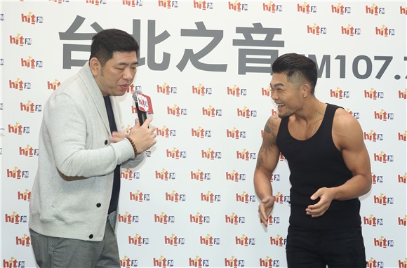 李玖哲电台宣传好友NONO送上包子