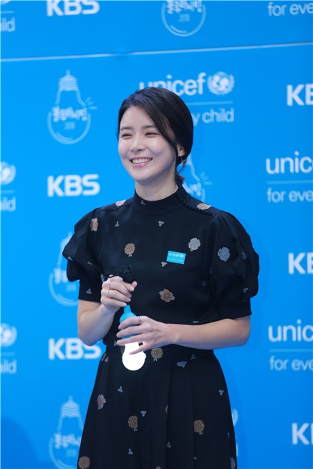李宝英、李多海、安圣基、柳镇等出席第二届联合国儿童基金会纪念活动红毯仪式