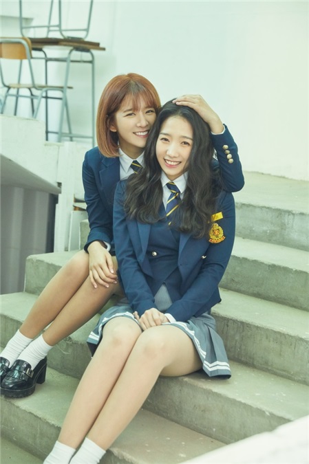 宇宙少女演绎学院制服诱惑 携新专辑强势回归