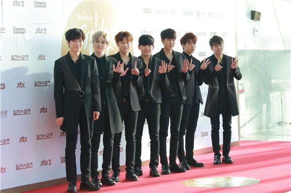 第31届金唱片大赏唱片部门颁奖典礼 Seventeen、I.O.I、防弹少年团等亮相红毯仪式