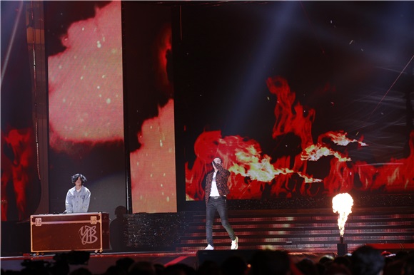UHD开台共同祝贺秀《U Have a Dream》演唱会 EXO、TWICE、Mamamoo等出席