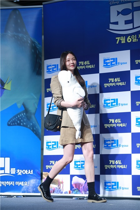 女团2EN1成员Sandara朴、演员李枖原、Stephanie Le等出席画片《海底总动员2》特别活动