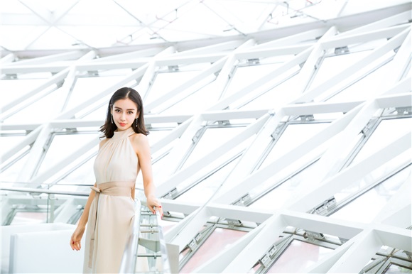 Angelababy获任首位上海推广大使 再助力环保公益