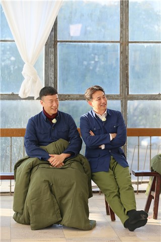孙红雷、黄磊看着别的考生无奈苦笑
