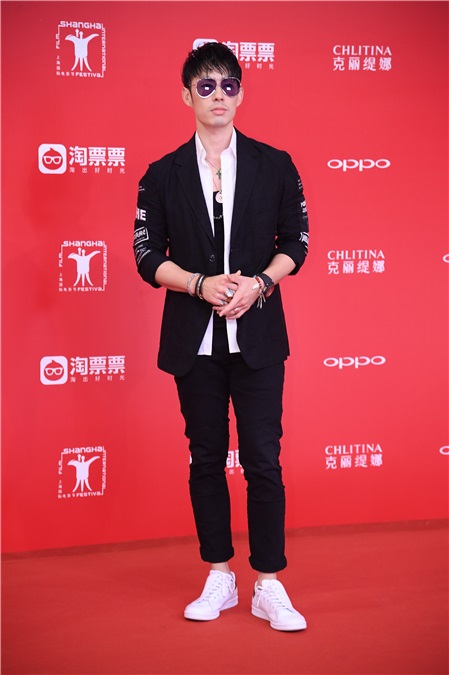 众星云集红毯星光熠熠 朱茵段奕宏携新剧亮相红毯