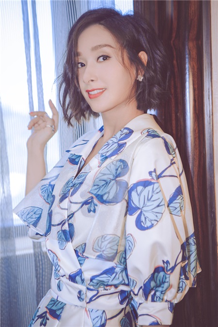 杨恭如居家写真 优雅诠释清新中国风