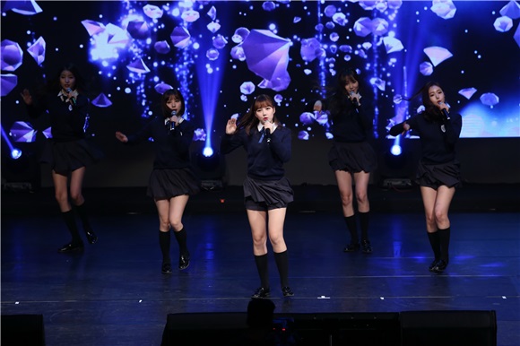 韩国女团Gfriend举办粉丝演唱会