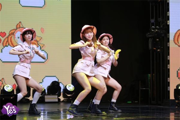 〈Yes 首尔现场〉OHMYGIRL举行新专辑SC 成员们可爱亮相清新十足