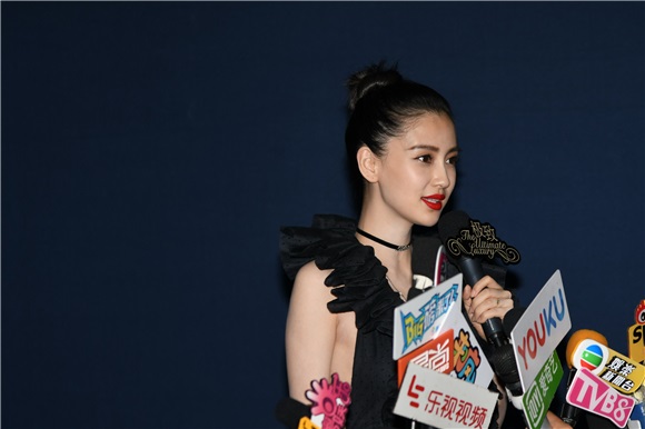 各路明星红毯争相斗艳 Angel baby黄轩压轴气场十足
