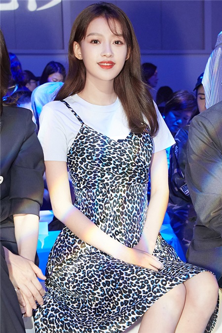 孙怡出席活动造型多变 时尚辣妈彰显优雅女神范儿