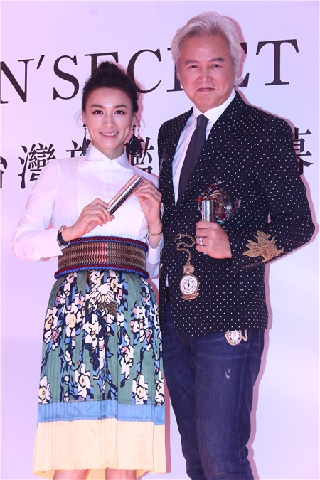 林瑞阳、张庭出席Tin’Secret庭秘密台湾旗舰店开幕记者会