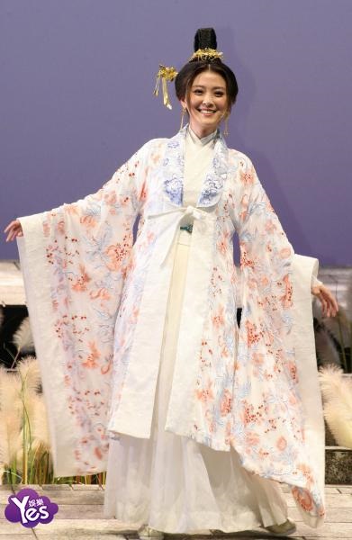 3月15日台北讯 卓文萱 黄志伟 全新古装...