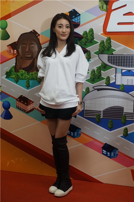 曾志伟、林夏薇、黎耀祥、李灿森等现身为节目《我爱香港》录影
