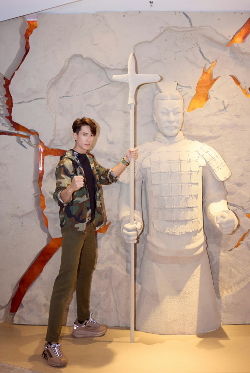 吴尊携子女亮相秦潮觉醒 秦朝嘉年华「尊」嘟超好玩