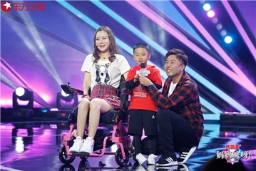 任珈可一家三口与观察员亲密互动
