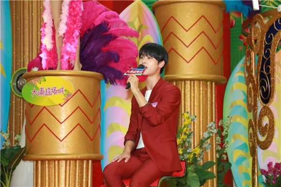 韩国男团VIXX队长N出席《森巴运动嘉年华》揭幕礼xN签唱会