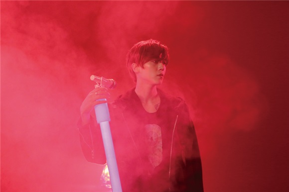 毕书尽《Red n’Hot》MV打破次元壁 超震撼首播「热血沸腾」