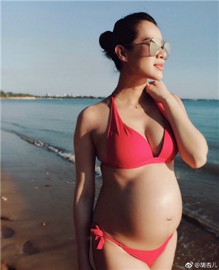 胡杏儿化身最美丽辣妈 挺着大肚穿比基尼超美