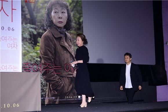 电影《酒神小姐(The Bacchus Lady)》 试映会 主演尹汝贞和尹启相出席
