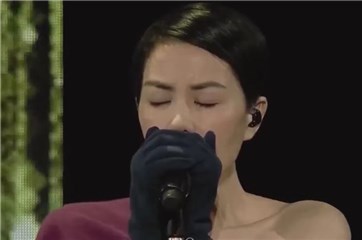 王菲跨年唱假的？ 现场观众爆根本没看到人