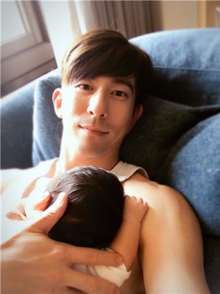修杰楷的甜蜜负荷 咘咘与BO妞让他一脸幸福
