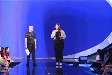 200斤女嘉宾“照骗”惊呆众人 孟非做造型变身“活佛”笑翻黄磊