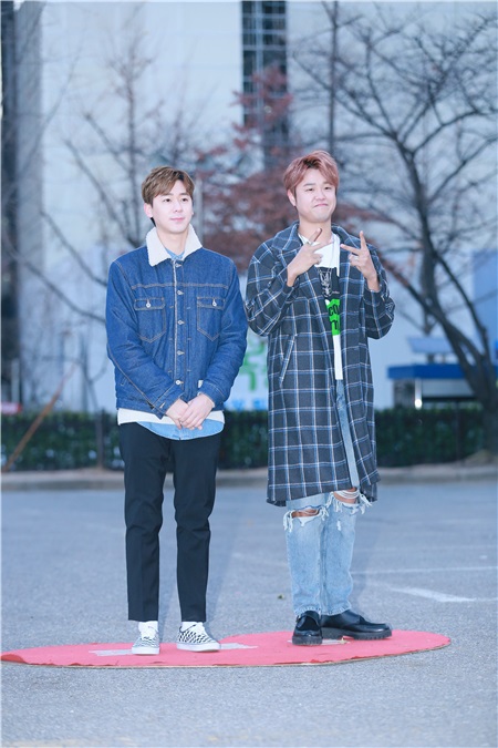 DAY6、KARD、VICTION等参加韩国Music Bank上班路