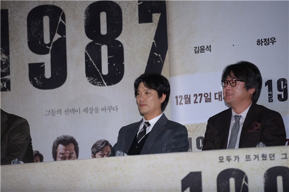 韩国电影《1987》举行媒体试映会 金允石、河正宇、金泰梨等到场出席
