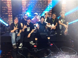 黄贯中微博想念家驹祝贺生日快乐 照片中就缺黄家强