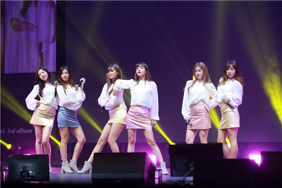 〈Yes 首尔现场〉Apink举办《Pink Revolution》Showcase：回归的清纯Idol