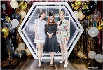 卡枚连创始人范玥婷与法国娇兰负责人翟贇同韩钰萧女士合影