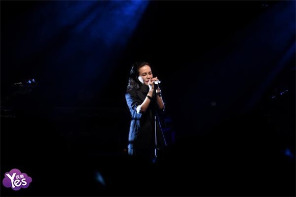 〈Yes 台北现场〉彭佳慧透视装登场帅气性感 透露情人节没有特别安排