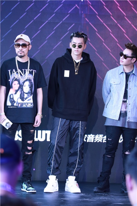 《中国有嘻哈》6.24开播 吴亦凡否认一秒变嘻哈