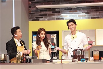 型男下厨正夯! 李子峰展厨艺赢得宋智孝女神之吻