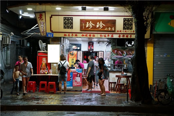 《零点食神》寻觅六地绝味 张雪峰开启深夜美食之旅