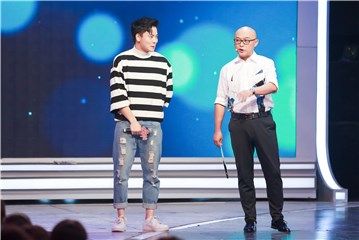客服男嘉宾遭孟非调侃“南京小杆子”