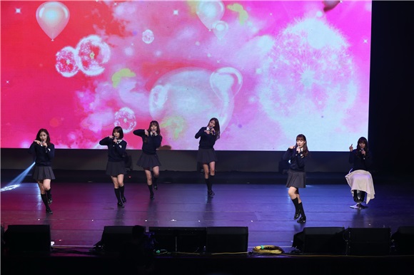 韩国女团Gfriend举办粉丝演唱会