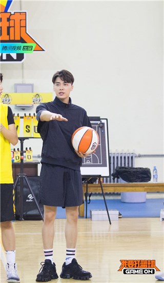 李易峰和选手一起