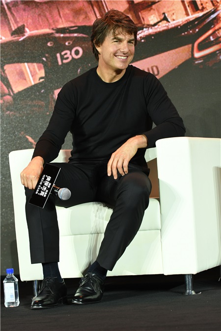 阿汤哥演英雄不忘幽默感 携新作《侠探杰克》空降上海